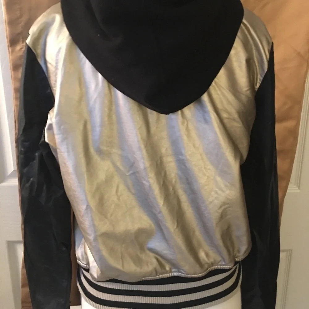 FOREVER 21 BOMBER JACKET